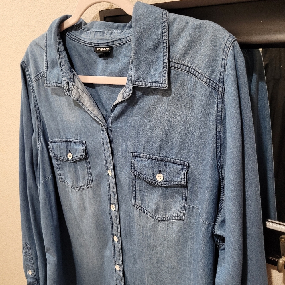 Torrid Chambray Button Front Shirt | Size 1 (1X) EUC - Picture 3 of 6